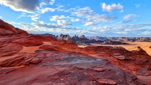 La Tadrart Rouge Stupéfiant : le désert le plus insolite d’Algérie dans le Tassili