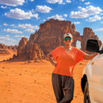 voyage femme seule-voyage femme solo-reconnexion à soi-charge mentale féminine-femme épuisée-voyage transformateur-désert du Tassili n’Ajjer-voyage entre femmes-retraite désert-besoin de ralentir fatigue mentale-voyage bien-être-tourisme authentique Algérie-Women of the Dunes-Chroniques du désert